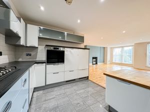 Photo 19- click for photo gallery